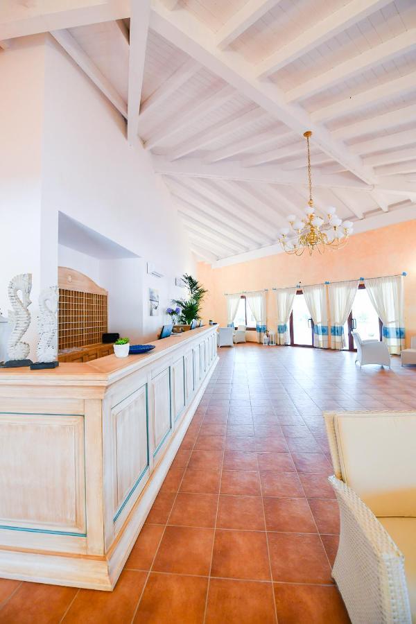 Marina Torre Navarrese Resort ซานตามาเรีย นาวาร์เรเซ ภายนอก รูปภาพ