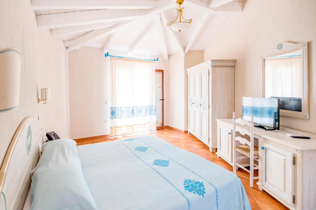Marina Torre Navarrese Resort ซานตามาเรีย นาวาร์เรเซ ภายนอก รูปภาพ