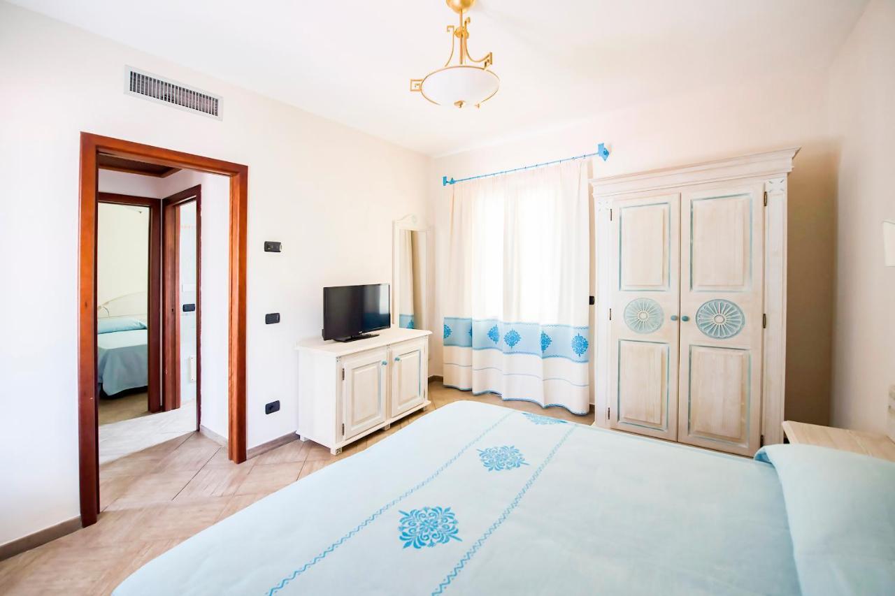 Marina Torre Navarrese Resort ซานตามาเรีย นาวาร์เรเซ ภายนอก รูปภาพ