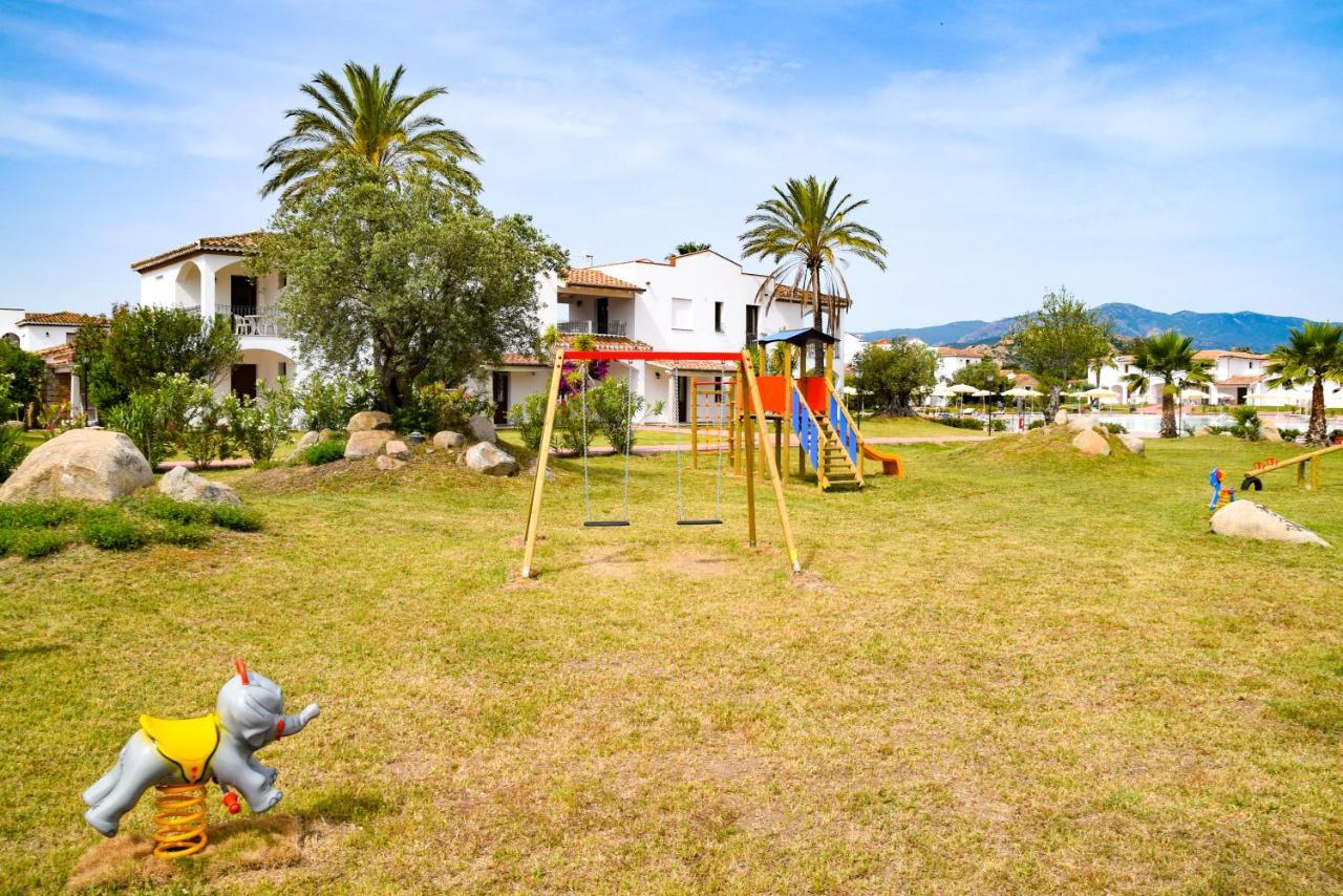 Marina Torre Navarrese Resort ซานตามาเรีย นาวาร์เรเซ ภายนอก รูปภาพ