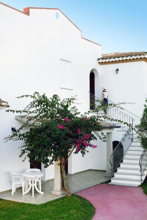 Marina Torre Navarrese Resort ซานตามาเรีย นาวาร์เรเซ ภายนอก รูปภาพ